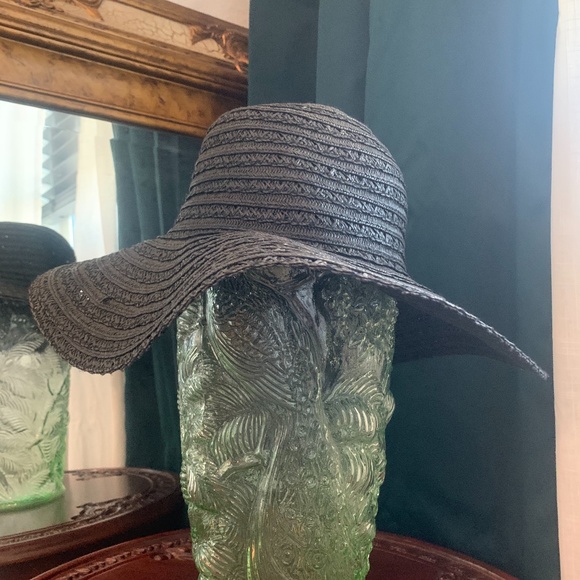 Black Straw Floppy Sun Hat - Picture 2 of 6